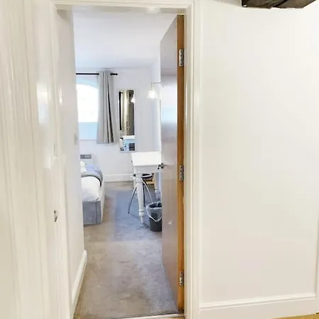 Apartment Riverside - *
