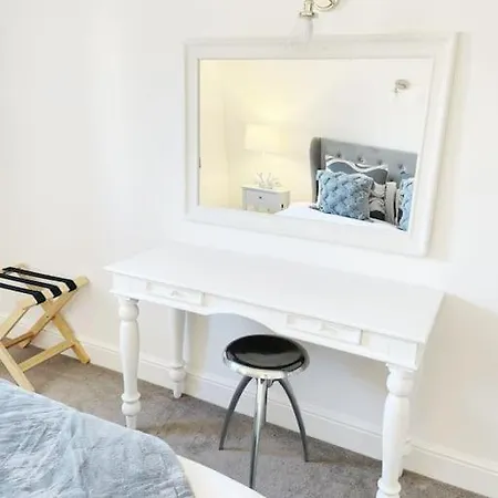 Apartment Riverside - *